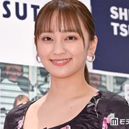 第1子出産発表の岡田結実「子どもの顔がこれになってきてる」自身の幼少期ショット公開「目がぱっちり」「美少女遺伝子強い」の声