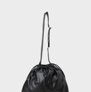 バッグ ￥9,900（tax in）　ブラック ©Disney