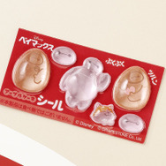 「8個入ボックス」にはぷくぷくツルンと可愛い「ベイマックス」シール付き ©Disney