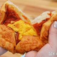 ファミマ、“超も～っちり”食感の新作パンを実食！じゅわもちピザパン、はみ出すホイップのあんぱん等3種