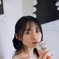 乃木坂46川崎桜、スラリと伸びた足を披露 「アザーカットミニブック」先行カット公開【エチュード】