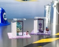 ドア型アクリルスタンドコースター（全2種）　　税込各1,430円「モンスターズ・インク」OH MY CAFE(C)Disney/Pixar