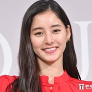 中島裕翔＆新木優子、電撃結婚にトレンド入りの反響「作画が同じすぎる」新木の直筆署名も話題「美文字」