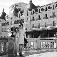 50歳で夫が急逝、多額の負債、2度の大病…。どん底から年商7億のビジネスを成功させた、モナコ王宮前で暮らす女性起業家の壮絶な人生とは