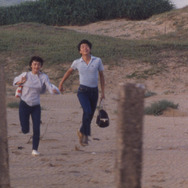 『海辺の一日 4Kレストア』© 2010, 2024 Fortune Star Media Limited. All Rights Reserved.