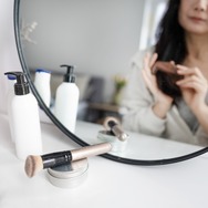 40代、節約で選んだコスメがオバさんっぽさの元凶かも……！プチプラファンデの見極め方とは