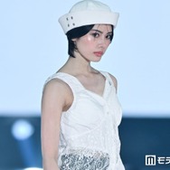 安斉星来、美素肌のぞくレーストップス姿で登場「スタイル良すぎ」「透明感半端ない」と絶賛の声【ガルアワ2026SS】