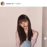 広島カープ小園海斗選手の妻・渡辺リサ、ボディライン際立つぴったりトップス姿「スタイル神すぎる」「お人形さんみたい」の声