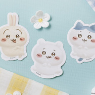 「ちいかわクッキーサンド バナナミルク味」18枚入にはオリジナルステッカー