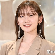 鈴木愛理、美脚際立つアシンメトリースカート姿に熱視線「脚長すぎて二度見」「顔の小ささに驚き」