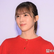 日向坂46森本茉莉、膝上丈スカートから美脚スラリ「色白で綺麗」「天使」と絶賛の声