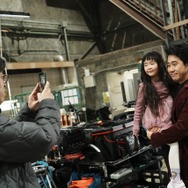 『BYE BYE LOVE 探偵はBARにいる』©2026「BYE BYE LOVE 探偵はBARにいる」製作委員会