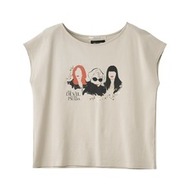 『プラダを着た悪魔』Stola.別注Tシャツ© 2025 20th Century Studios.