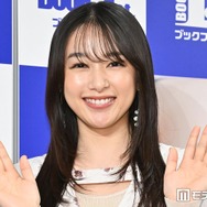 桜井日奈子、ウエディングドレス姿披露 ドラマオフショットに「言葉失う美しさ」「デコルテ綺麗すぎ」の声