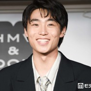 WATWING八村倫太郎、こどもの日に幼少期ショット公開「小さい頃からイケメン」「ハンバーガー持ってるの愛らしい」の声