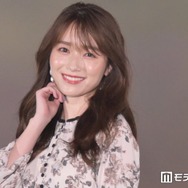 櫻坂46守屋麗奈、ミニワンピ×白タイツで美脚披露「清楚なお嬢様」「スラッとしててスタイル抜群」と絶賛の声