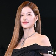 TWICEサナ、素肌輝くキャミコーデに反響「スタイル良すぎ」「ビジュアルが神」