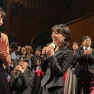 岸井ゆきの、涙ながらに監督と抱擁も　浅野忠信「自然に涙が流れ…」カンヌ「ある視点」部門で公式上映『すべて真夜中の恋人たち』