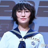 新しい学校のリーダーズ・SUZUKA、メガネを外したステージショットに絶賛の声相次ぐ「オーラ凄すぎて2度見」「美人すぎる」