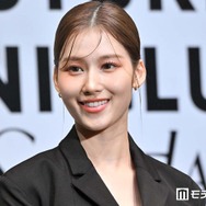 TWICEサナ、アンダーウェアチラ見せデニムコーデで圧巻美ウエスト輝く「くびれが美しすぎる」「女神」と反響続々