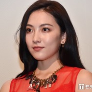 KARA知英、美ウエストチラリ 延世大学応援祭オフショットに反響「衣装の色合いが可愛すぎる」「ラインが綺麗」