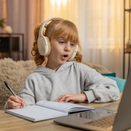 英会話教室に通わなくても「聞く・話す」ができるようになる！間違えても「恥ずかしくない」から続く、生成AIをつかった学習法って？【使い方実例つき】