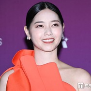 西野七瀬、ワンショルダーのオレンジドレスで魅力放出【クランチロール・アニメアワード2026】