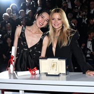 「カンヌ映画祭」岡本多緒、日本人初の快挙 ヴィルジニー・エフィラと最優秀女優賞「本当に信じられないことです」