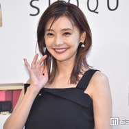 倉科カナ、美背中開放の上品ドレス姿が話題「女神のような神々しさ」「まさにエレガント」