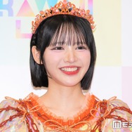 FRUITS ZIPPER鎮西寿々歌、すっぴん×黒縁メガネ姿に絶賛の声「圧倒的透明感」「大人っぽくて知的」