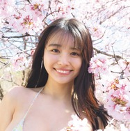 豊島心桜、桜の木の下で豊満バスト輝く「週プレ」表紙登場