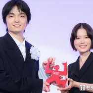 岡山天音、杉咲花サプライズ登場に照れ笑い 次回共演にも言及「恋人にはなれない？」【第63回ギャラクシー賞】