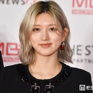 IVEガウル、美デコルテ際立つノースリミニワンピショット公開「透き通るような美肌」「スタイルレベチ」の声