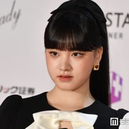 IVEリズ、ノースリミニワンピ姿に「お人形さんみたい」「肩のラインが美しすぎる」の声