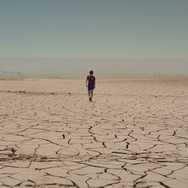『砂漠の星』（Desert Lights、2021年、18分56秒）