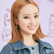 中町綾、胸元ざっくりドレスで乾杯ショット公開「セクシーすぎる」「大人っぽい」の声