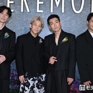 s**t kingz、躍動感溢れるポーズで盛り上げる 胸元に羽あしらったジャケットスタイル【Mrs. GREEN APPLE presents「CEREMONY」】
