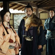 『黒牢城』(C)米澤穂信/KADOKAWA　(C)2026映画「黒牢城」製作委員会