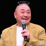 2児の父・山本圭壱、公園で水遊びする1歳長女・にこりちゃん公開「ぐんぐん大きくなってるね」「噴水にびっくりしてるの可愛い」と反響