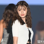 「イッテQ！」出川ガールで話題のモデル、スラリ美脚際立つミニ丈ワンピでカフェ巡り「完璧な脚線美」「お人形さんみたい」と反響