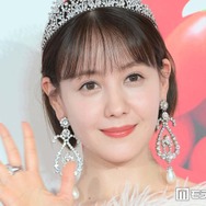 第1子出産のトリンドル玲奈、子ども抱っこショット公開「美人すぎるママ」「自然体で美しい」と絶賛の声