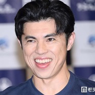 小島よしお、2歳息子との仲良しディズニーショット公開「すくすく大きくなってる」「いたずらっ子で可愛い」