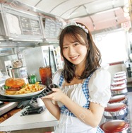 日向坂46藤嶌果歩、ダイナーで微笑む 1st写真集ポストカード第3弾公開【果実の歩幅】