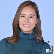 日テレ忽滑谷こころアナ「祖父とt.A.T.u.みたいな写真」街中2ショット公開「おじいちゃんスタイルいい」「笑顔がかわいい」の声