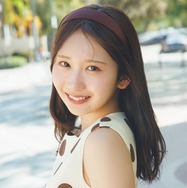 日向坂46藤嶌果歩「週プレ」表紙に登場 ワンピース姿で微笑む