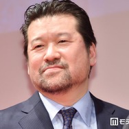 佐藤二朗「33年間で初めて」妻との“ノロケ砲”に反響続々「威力抜群」「奥様かっこいい」