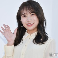 秋元真夏、黒ノースリの自撮りショット公開「肌が発光してる」「デコルテも綺麗」と絶賛の声