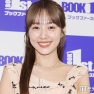 前田希美「久々に一緒に写真撮りました」車内での夫婦2ショットに反響「美男美女」「オシャレな2人」