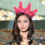 ゆうちゃみ、トップバッターで「TGC松山」開幕 王冠×ミニスカで存在感放つ【TGC松山2026】