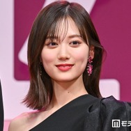 山下美月、美肩際立つワンショルドレス姿披露「神話の女神みたい」「華奢で憧れる」と絶賛の声
